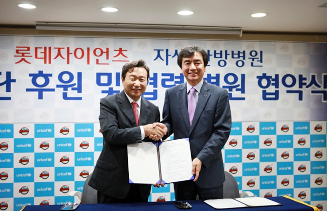 롯데자이언츠와 의료후원 협약식을 밎은 자생한방병원 신준식 박사