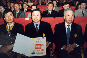ڻѹ溴 ȭ 丮  ̹ / ؽ ̻ ε ô ǰ  ̹    2000   ǥâ Ҵ.